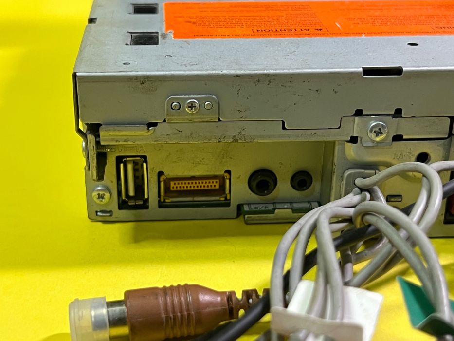 Pioneer СД с вадещ екран