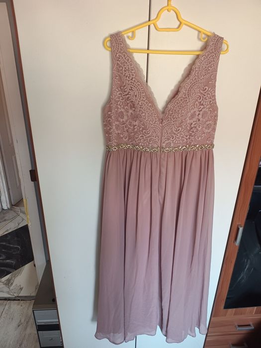 Официални рокли за специални поводи