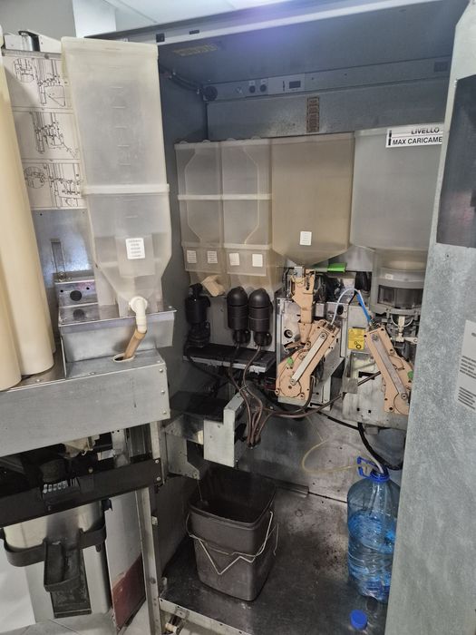 Вендинг машини Зануси Зенит капсули Лаваца и зърна