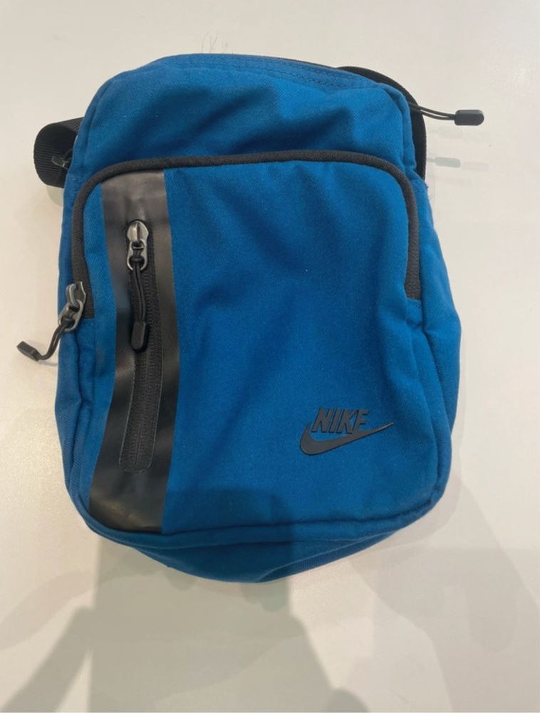Nike чанта nikee