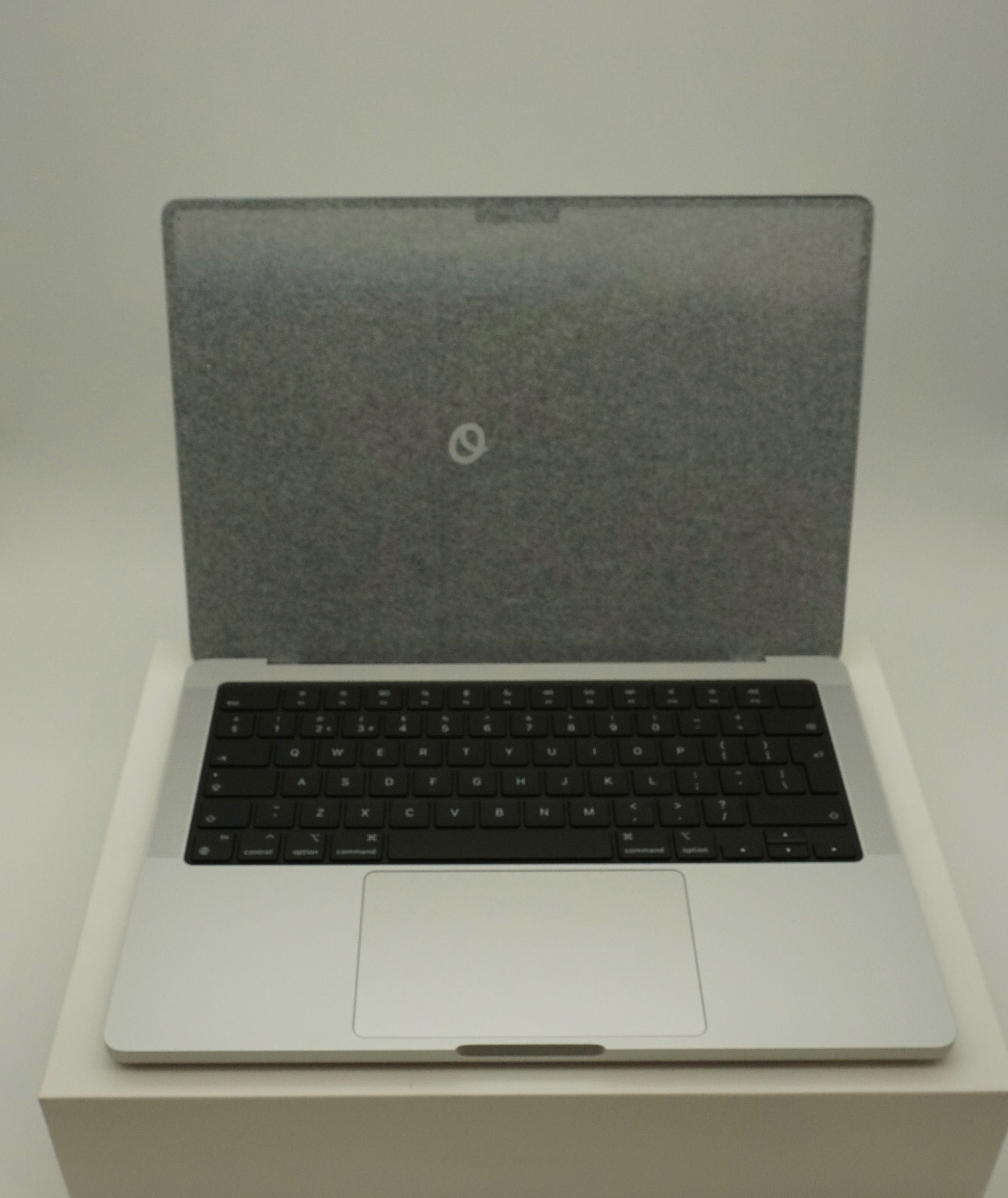 Нов! MacBook Pro 14 M3 8Gb Ram 512 Gb Silver Неактивиран