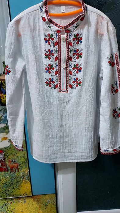 Детска риза и елече с шевица