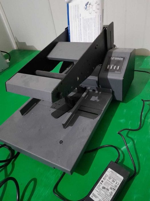 Aplicator de etichete pentru suprafete plane ( Etichetare pe plat  )