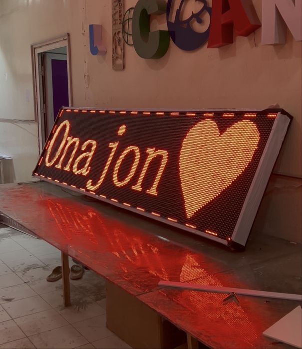 Tashqi reklama Bo'rtma harflar, banner, elektron tablo,