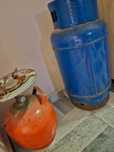 заредени газови бутилки