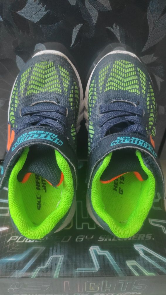 Продавам - детски маратонки Skechers Vorlo номер 26