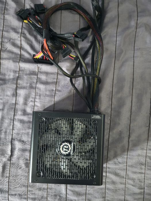 Thermaltake Smart RGB 600W захранване. (Като ново)