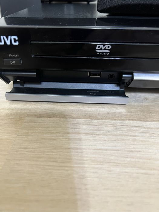 Instalator, montaj mobila, reparatii IT plus obiecte de vanzare