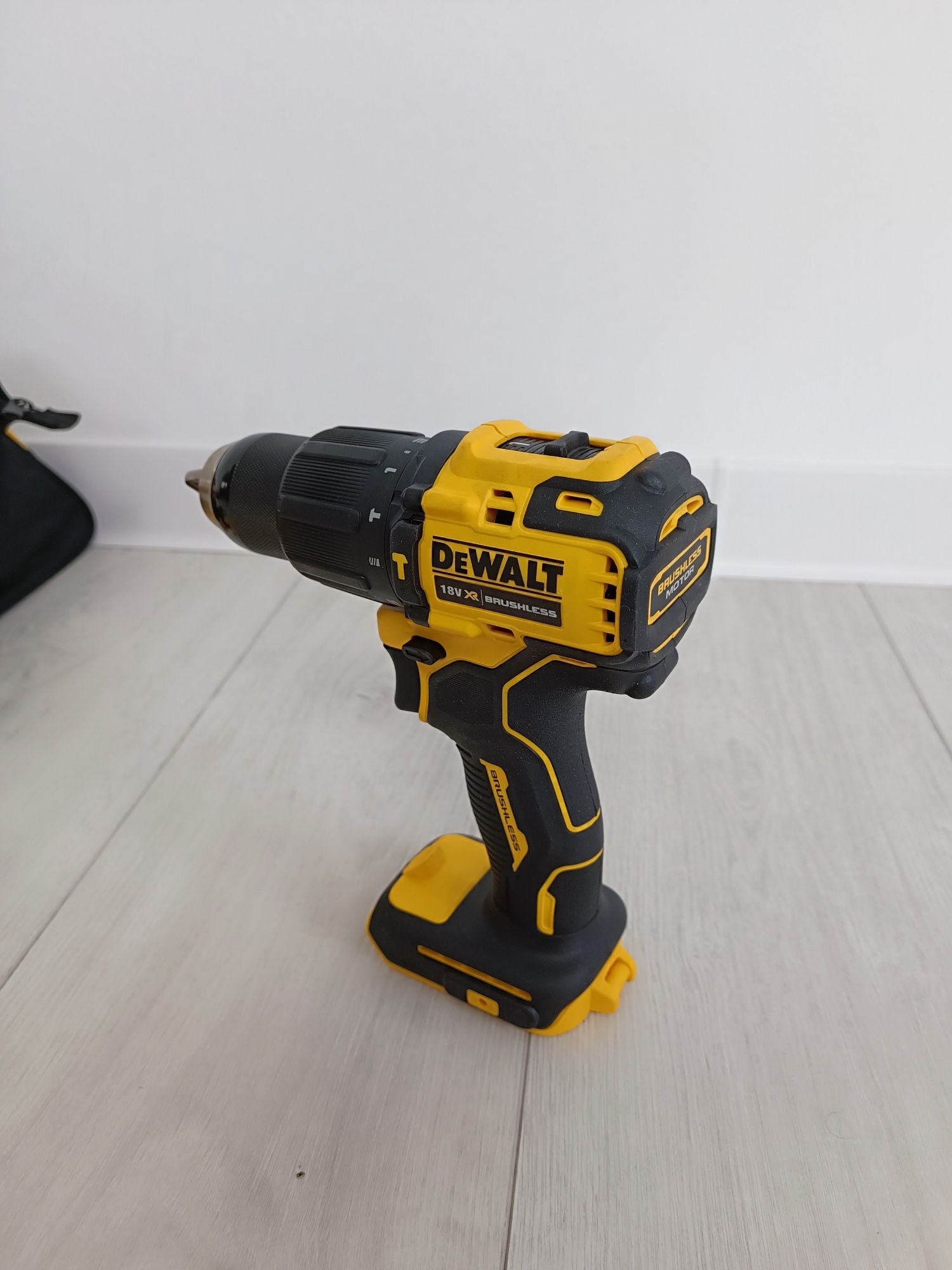 Bormașină DeWalt DCD709