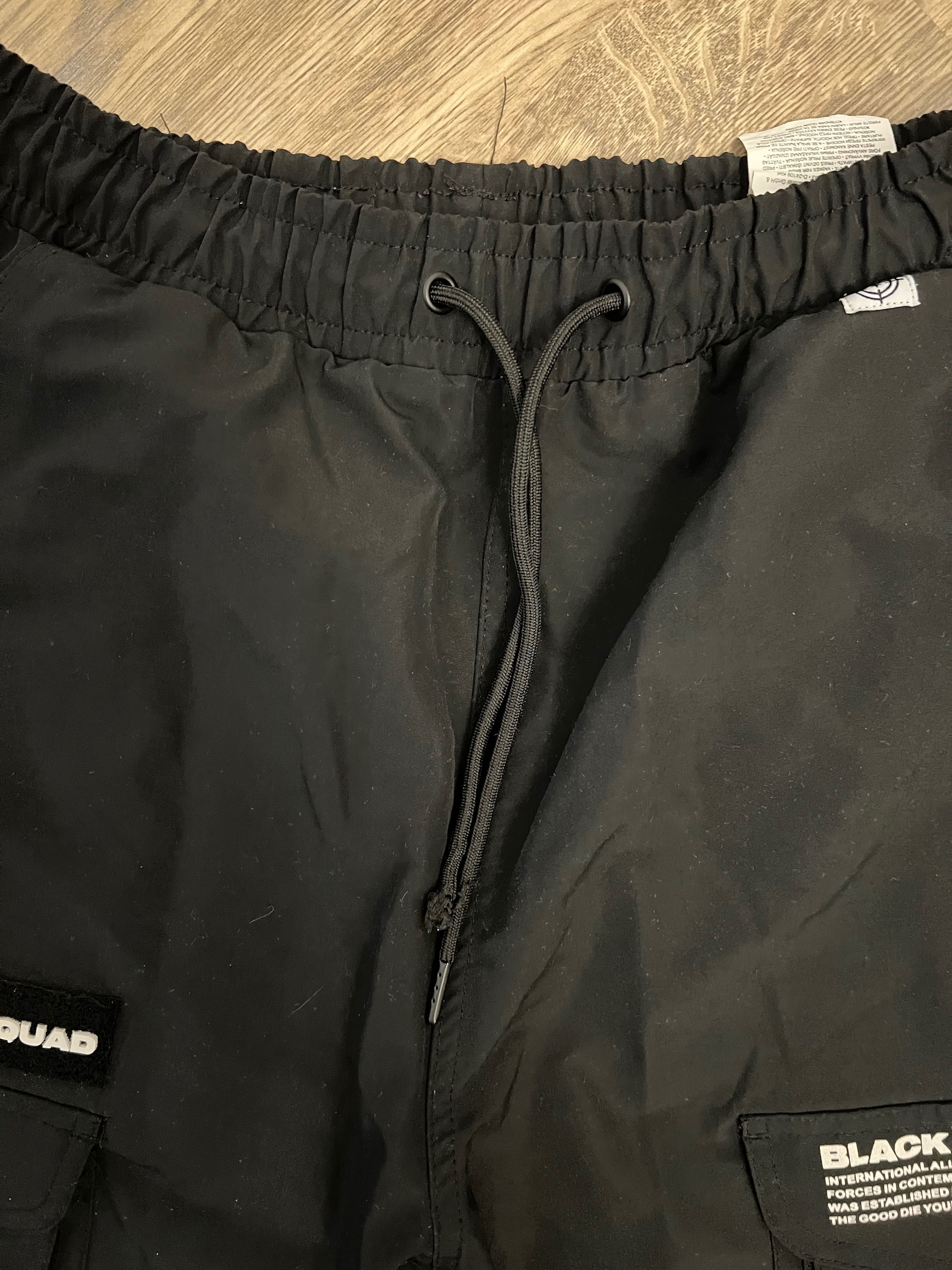 Продавам два страхотни панталона BLACK SQUAD
