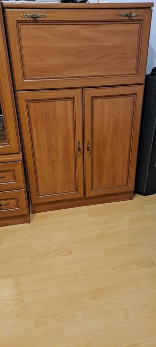 Mobila sufragerie. Două dulapuri și o vitrină