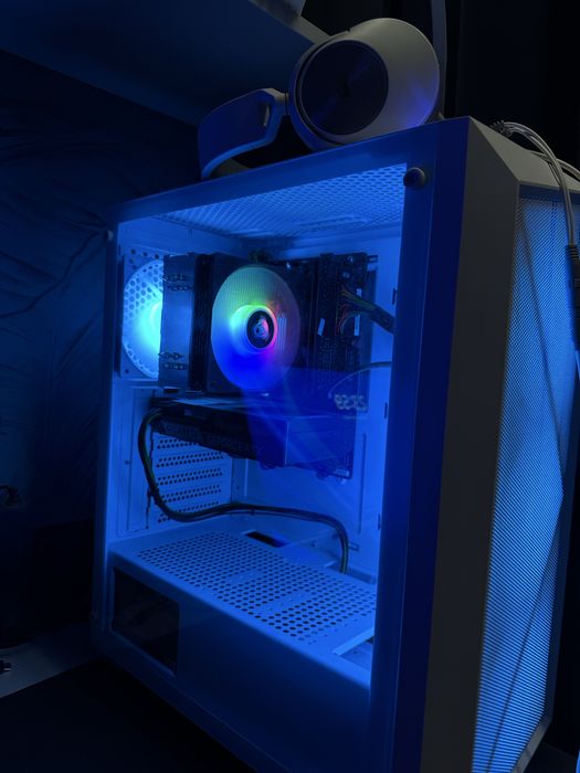 Компьютер , игровой кейс идеально подойдет для игр