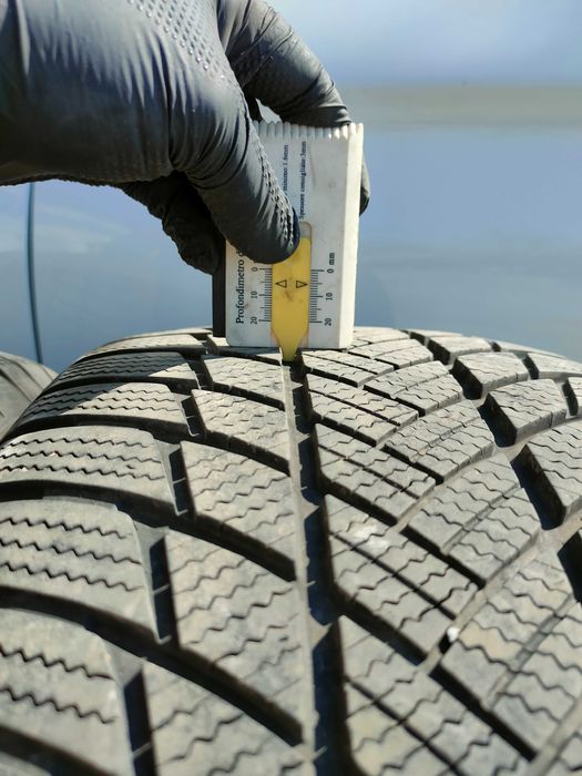 Bridgestone Blizzak LM001 265/50/19 RFT