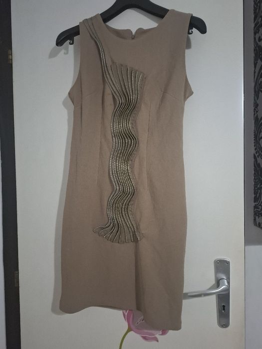 Рокля 2 за цената на 1, красива комбинация в бежов цвят