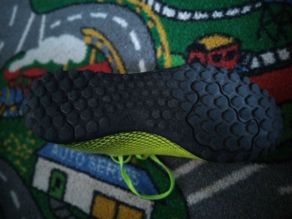 Vând adidași fotbal sintetic sau schimb cu kendama