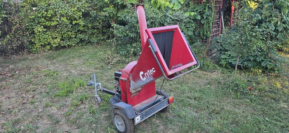 Tocator crengi cu motor benzina 15 cp