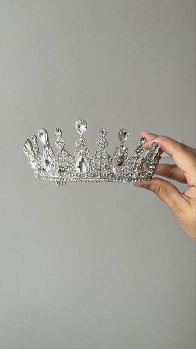 Нежное свадебное платье с фатой