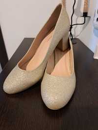 Pantofi eleganti aurii 40
