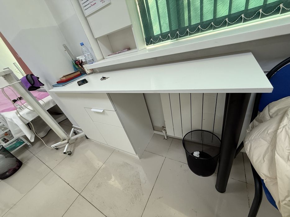 Шкаф,стол-парта,полка-тумбочка