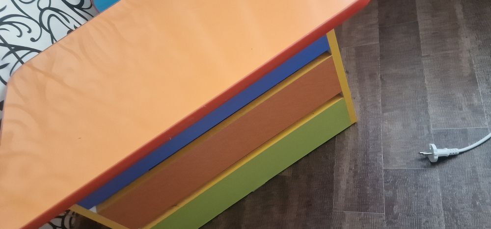 Продам детский столик и стульчик