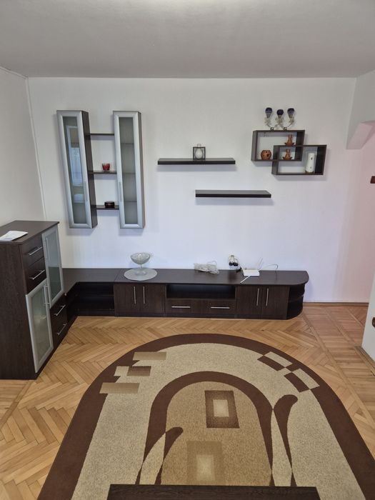 Inchiriez apartament 3 camere Gara de Nord (proprietar(.