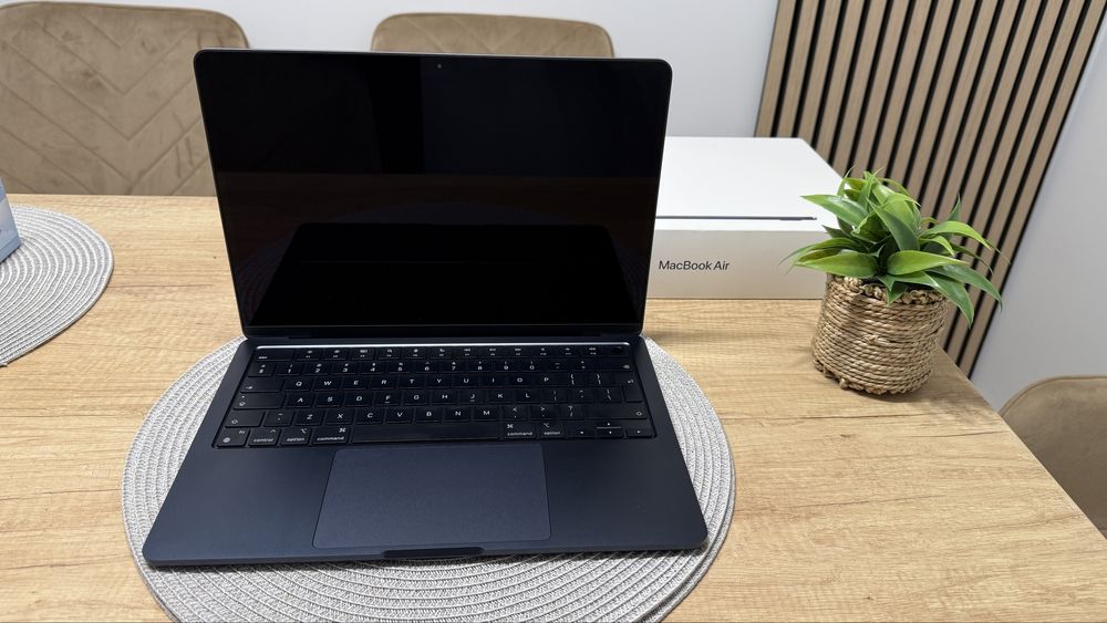 MacBook Air 13, M3, 8 GB, 256 GB SSD, Midnight