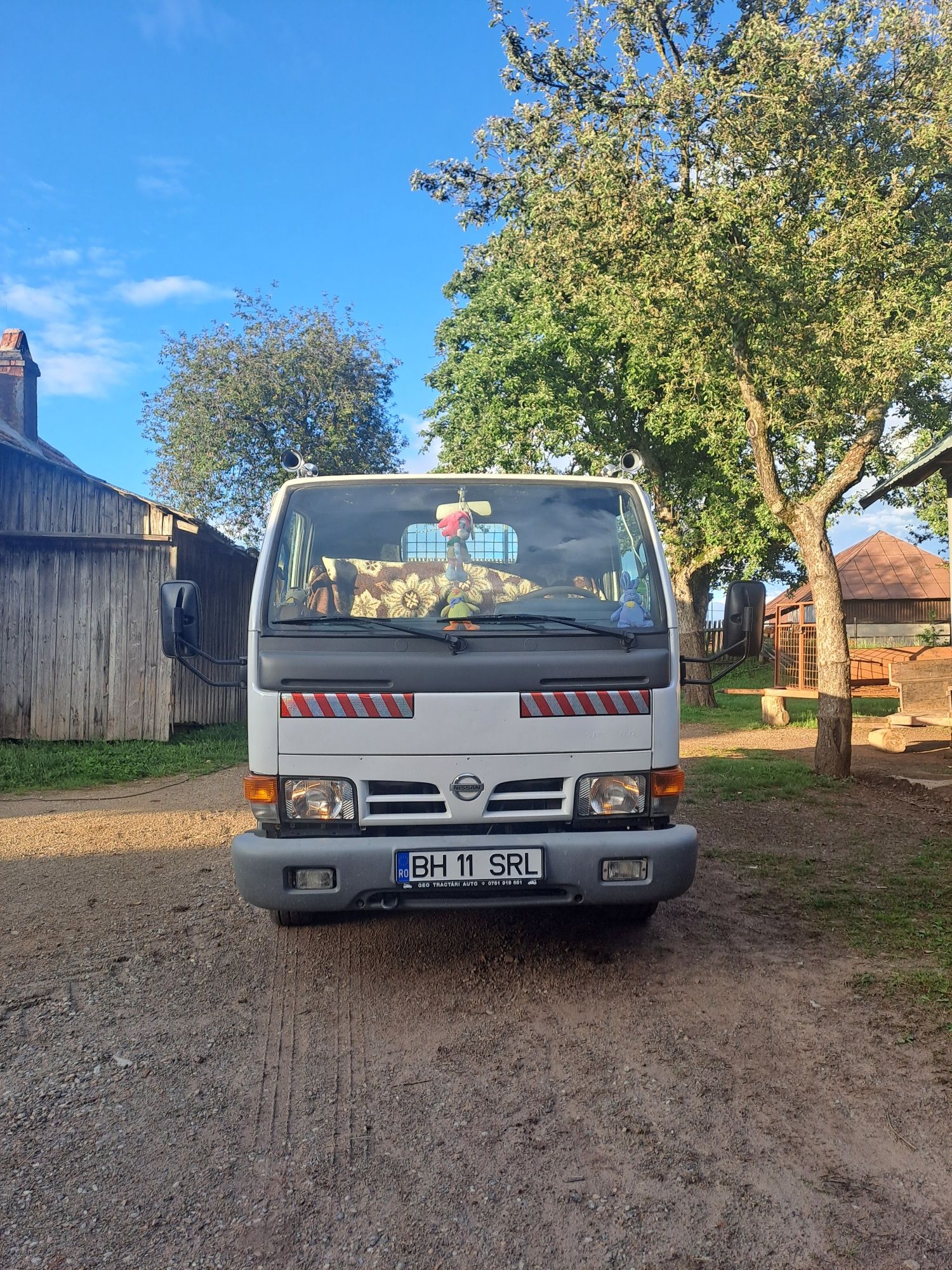 Vând nissan cabstar