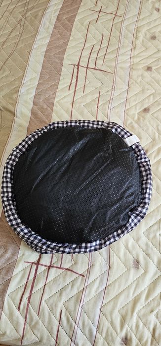 Продавам кошче за малко кученце