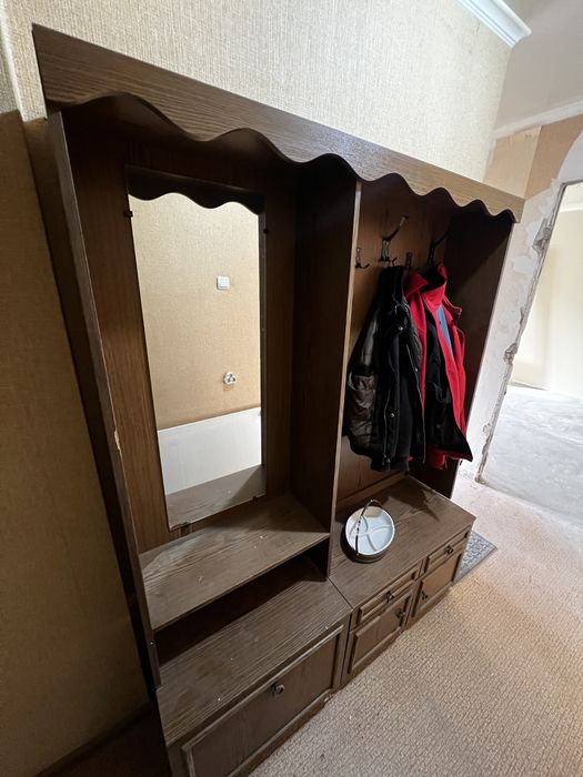 Отдам даром прихожую