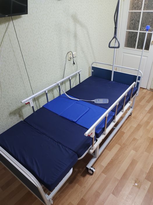 Кровать медицинская, электроподъёмник