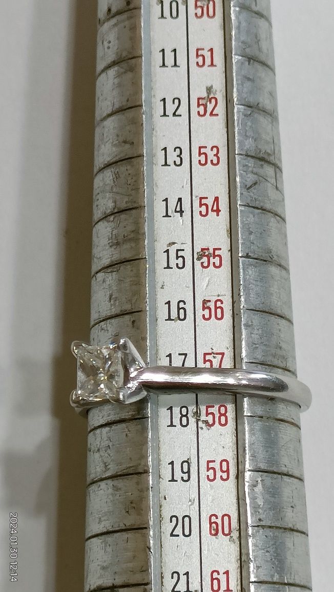 Vind inel deosebit din platină cu diamant 0,50ct