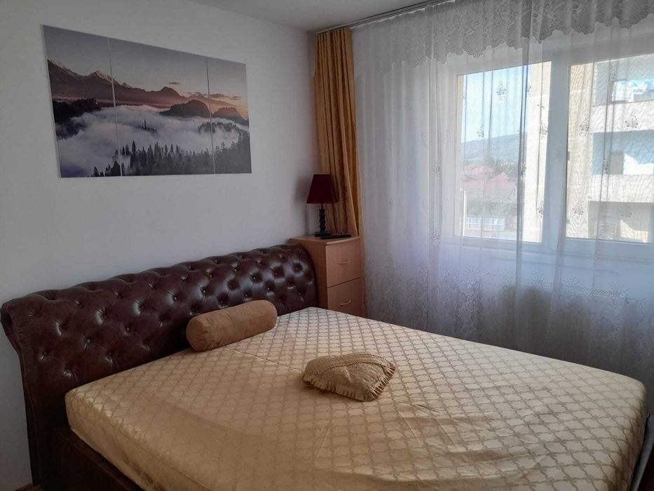 Inchiriez apartament cu 3 camere