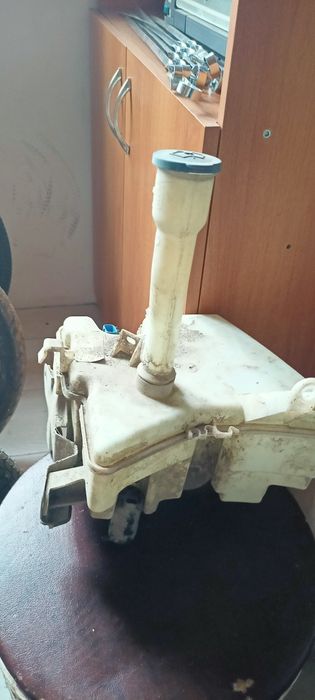 Бочек омывателя лобового стекла Тойота корола оригинальный продам