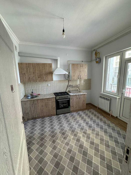 Самарканд шахрида 3 хонали, 2-қаватда жойлашган квартира сотилади.