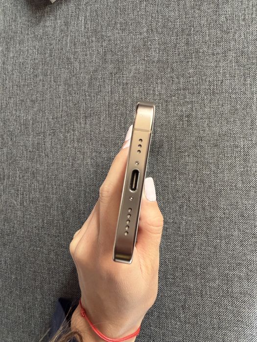 Iphone 16 Pro Desert Titanium в гаранция до 2027 год.