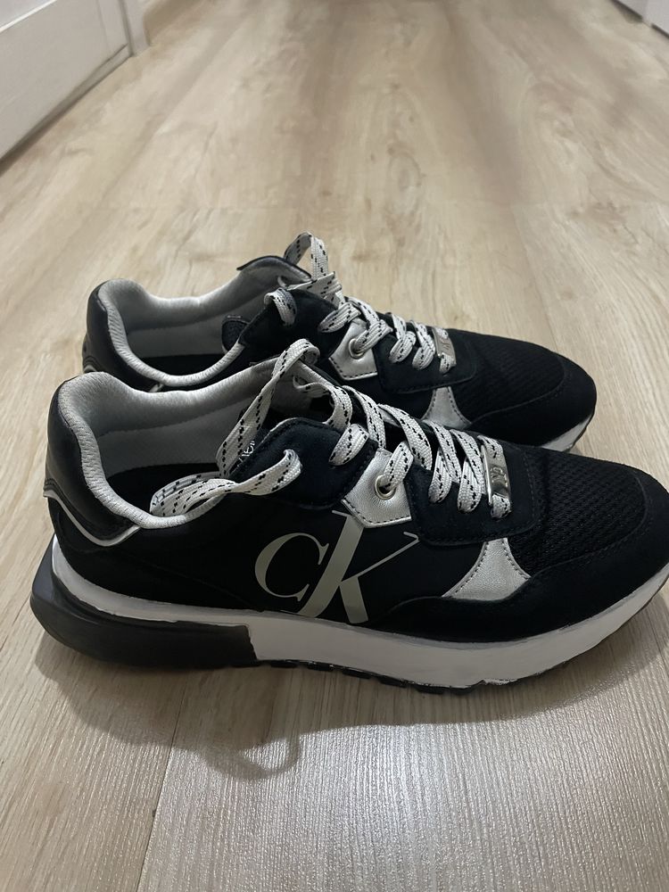 Продам кроссовки Calvin Klein