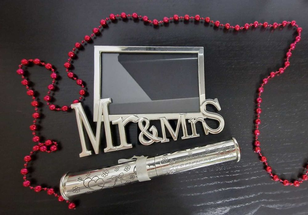 Cadou mire/mireasă, suport certificat nuntă, pahare miri, ramă foto