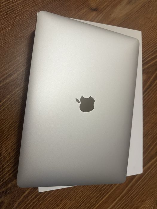 MacBook Air M1 (2020) – 8GB RAM, 256GB SSD – Батерия 93%