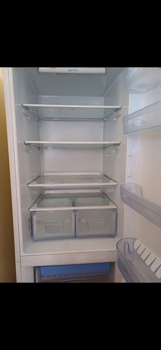 Vând frigider în stare bună și mașină de spălat tot în stare foarte bu