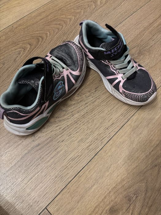 Adidasi pantofi sport cu lumini skechers 32