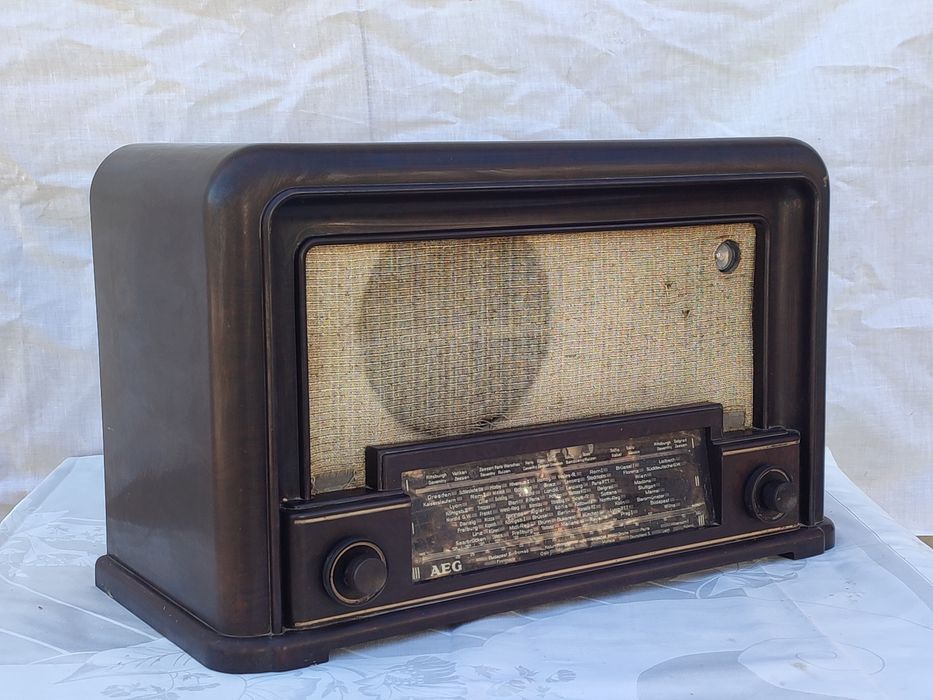 Радиоапарат AEG Super 69 WK