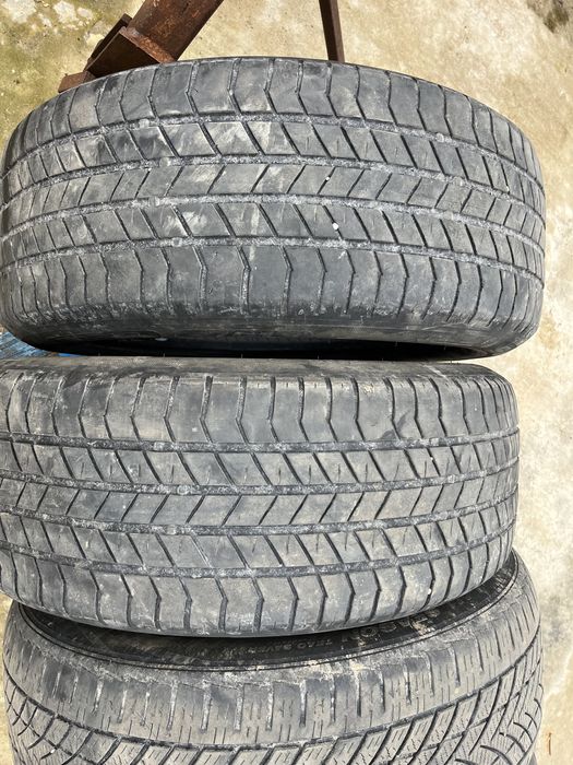 Vând cauciucuri 235 55 19