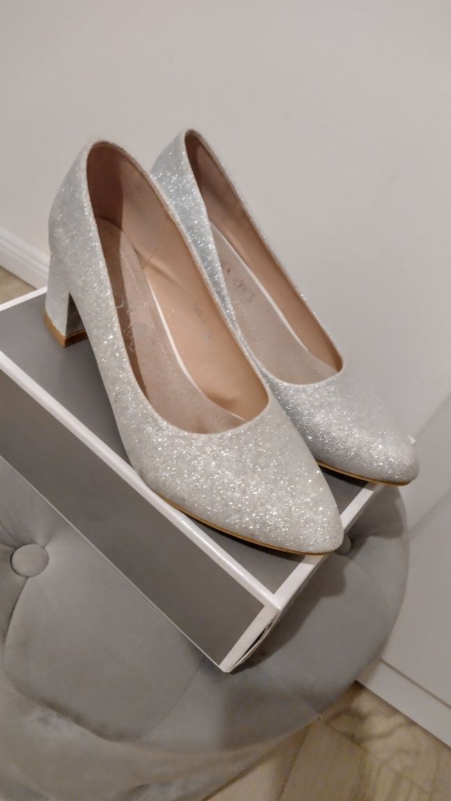 Pantofi dama argintii mărime 37