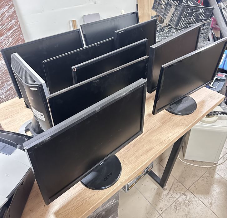 Продам мониторы количество 10 штук
