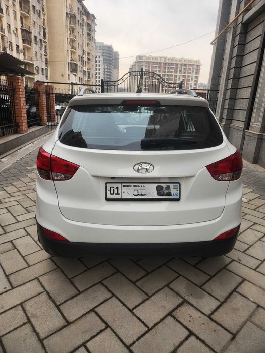 Продается HUNDAI TUCSON 3я позиция