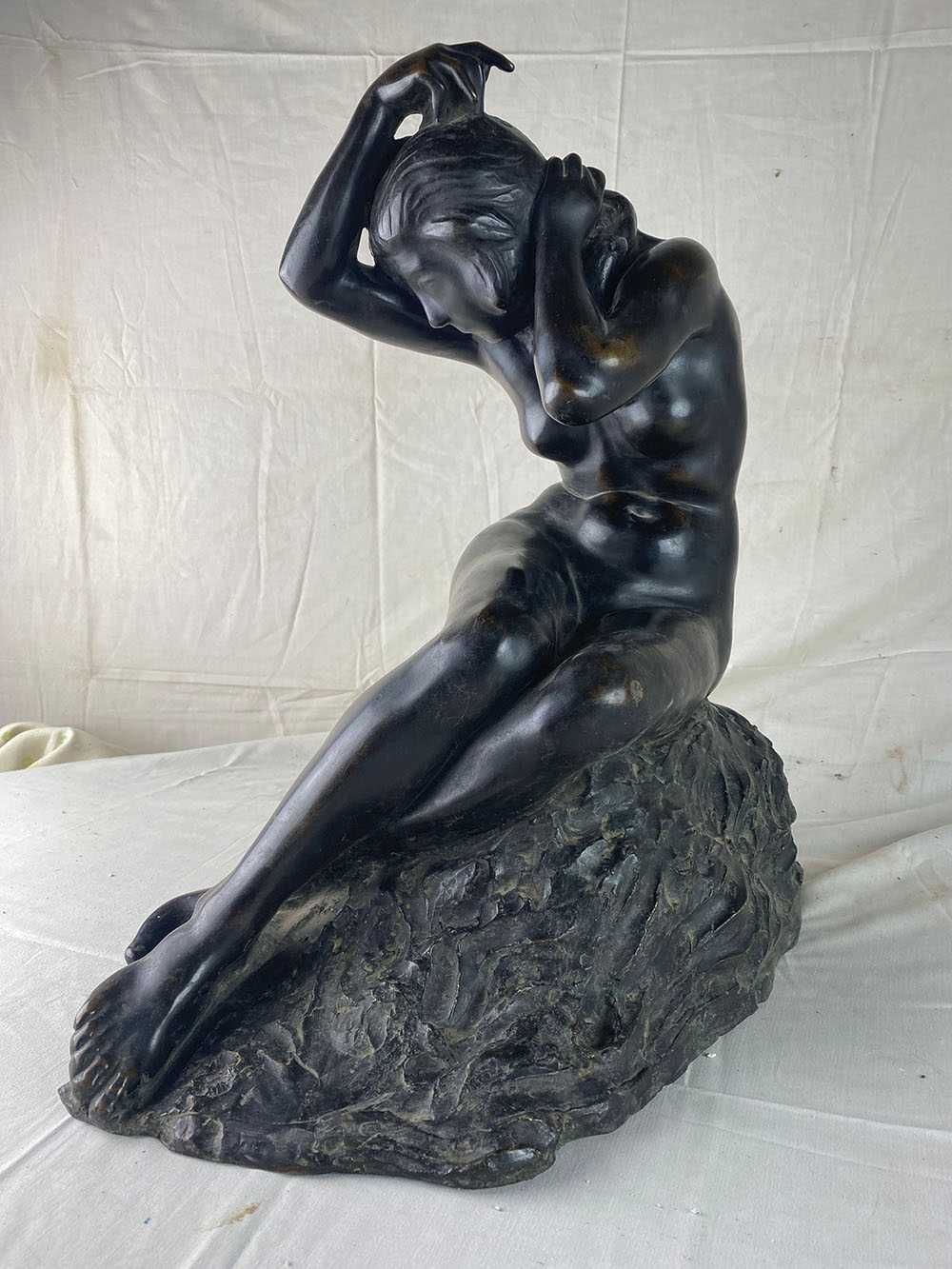Statuie mare de bronz nud