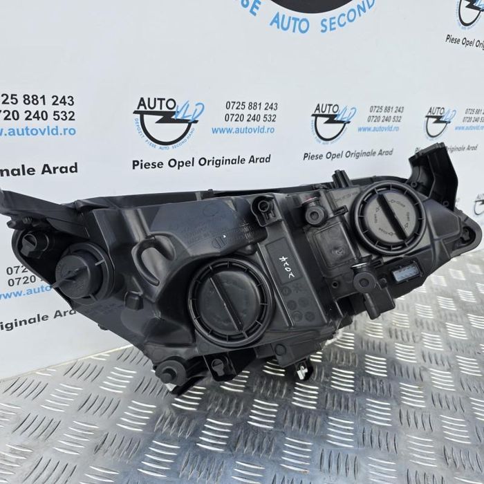 Far dreapta fundal negru halogen Opel Astra J