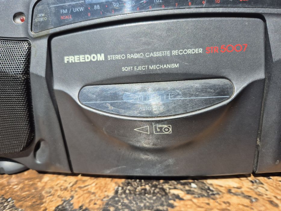 Radio Casetofon marca Fredom model STR 5007 made in Europe 

- nu a fo