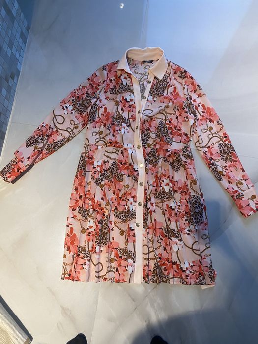 Rochie Marciano Guess purtata o singura data de culoare roz ,marimea 4