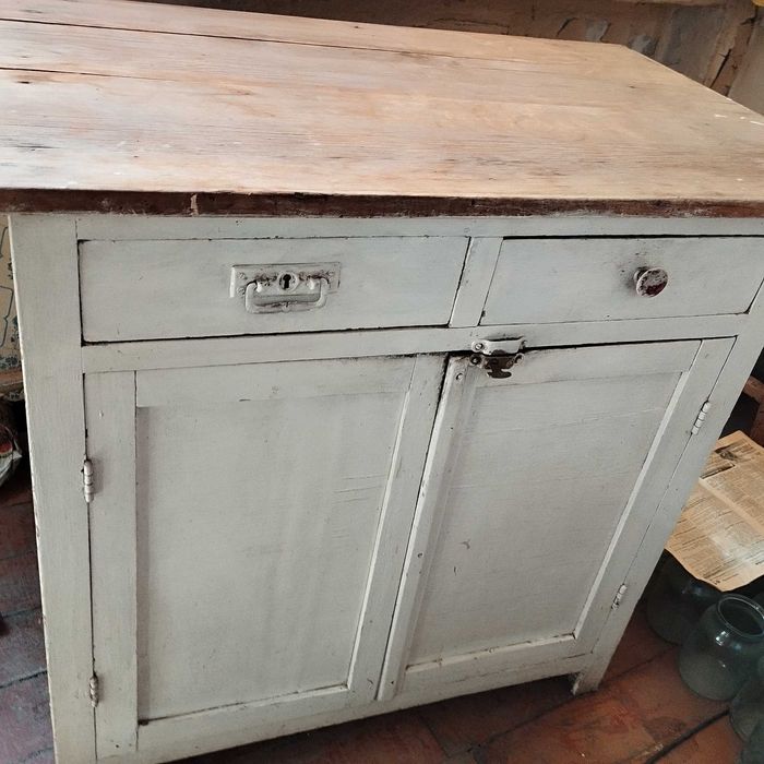 Стол  хозяйственный и табуретки